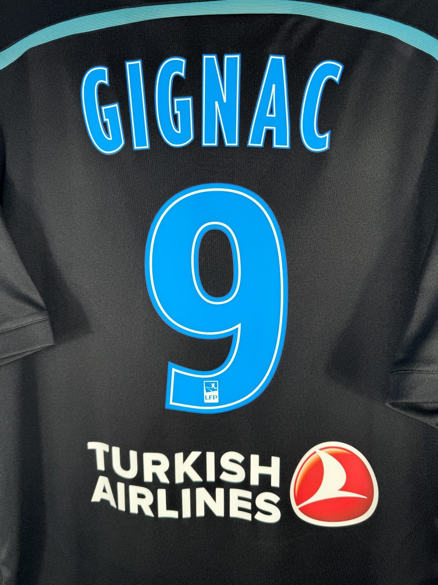 Détail flocage Gignac 9 bleu ciel, maillot OM third 2014-2015