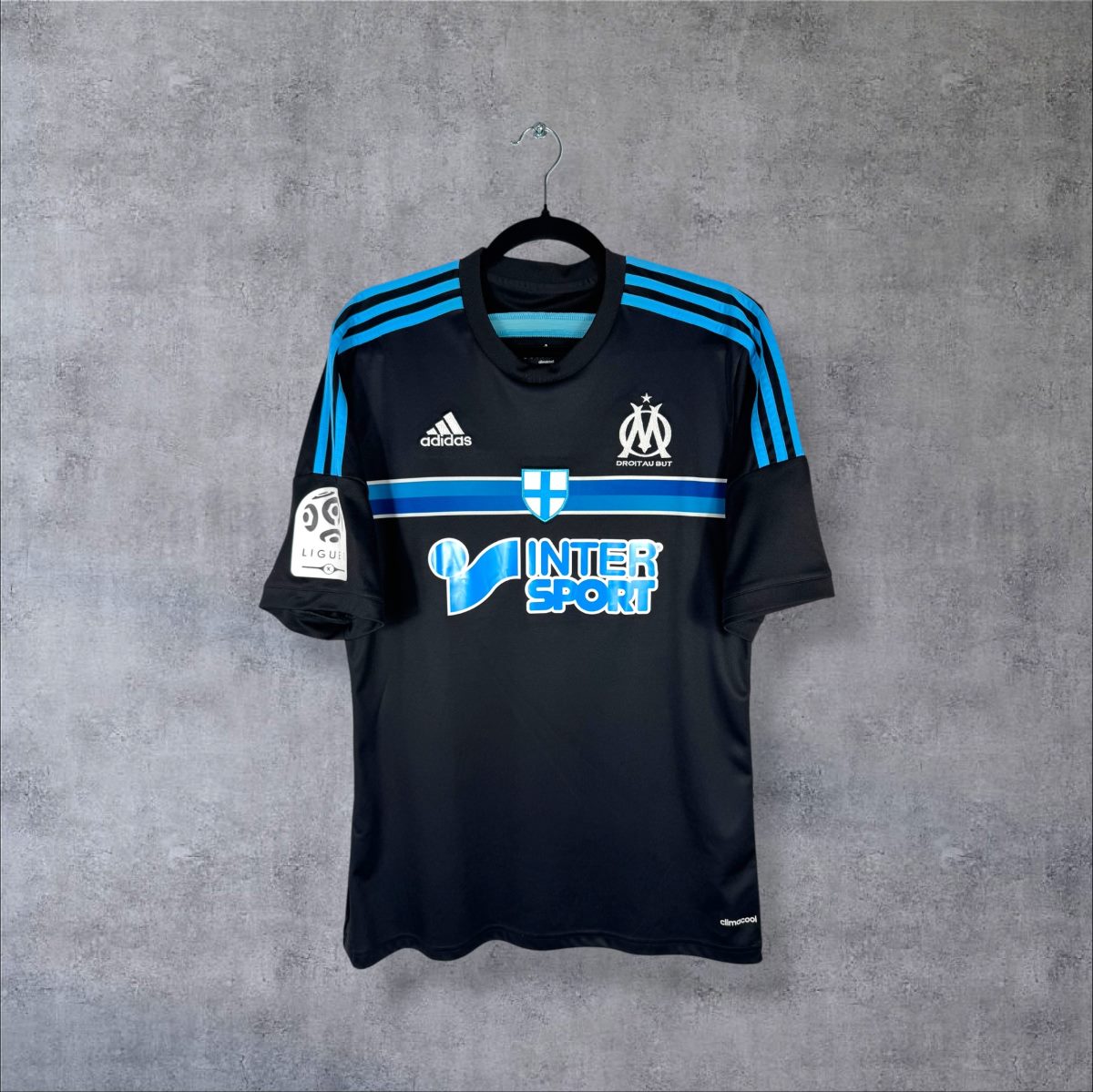 Maillot OM third 2014-2015 adidas de face, bande bleue et croix de Marseille, sponsor Intersport