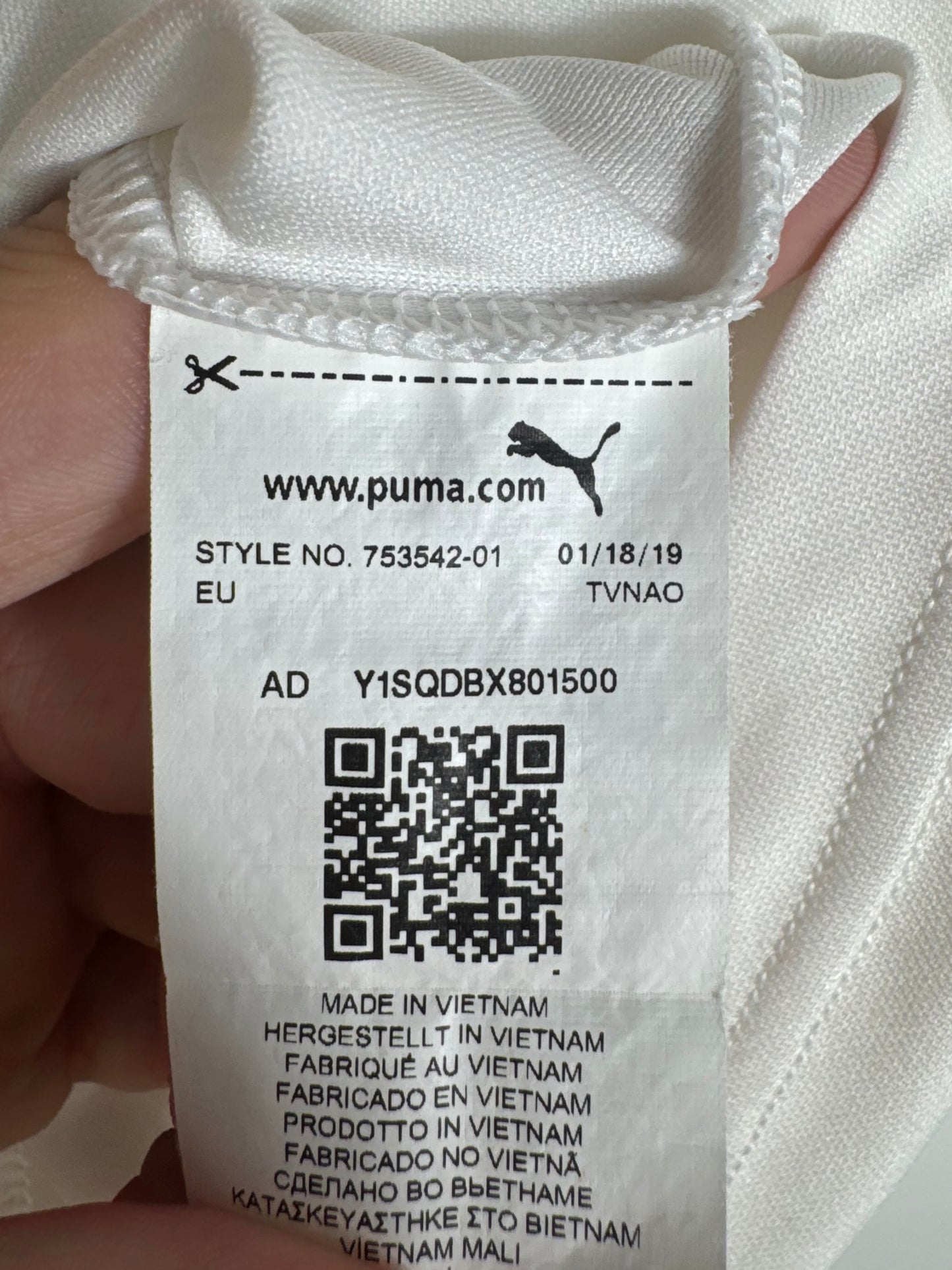 Étiquette d'authenticité avec code Puma 753542-01 prouvant l'originalité du maillot