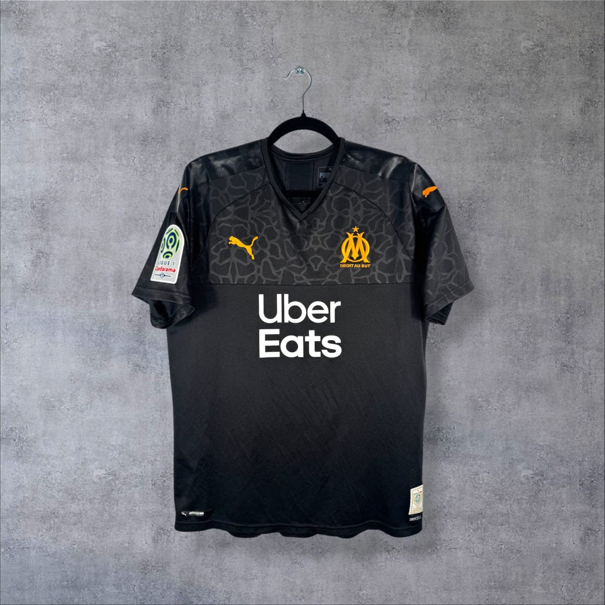 Maillot OM third 2019-2020 Puma de face, sponsor Uber Eats et patch Ligue 1