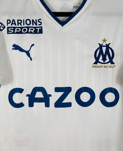 Détail de l'écusson de l'Olympique de Marseille et du logo Puma