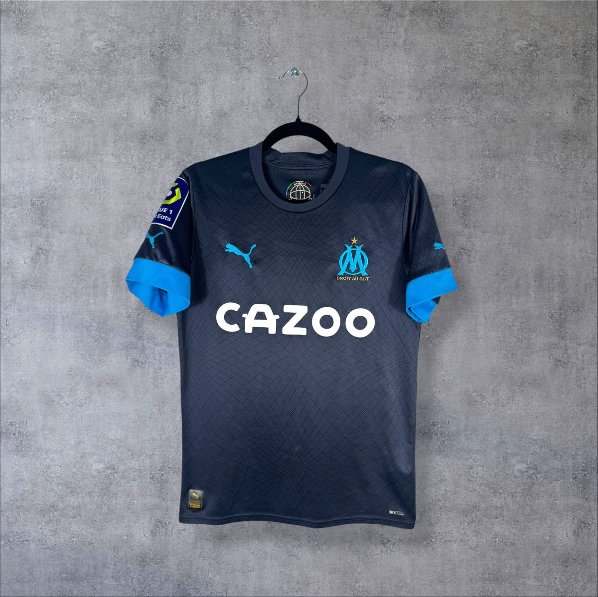 Face du maillot OM 2022-2023 extérieur Puma bleu marine avec le sponsor CAZOO