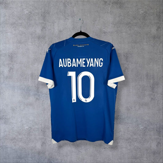 Dos du maillot extérieur OM 2023-2024 Puma bleu roi, flocage Aubameyang 10
