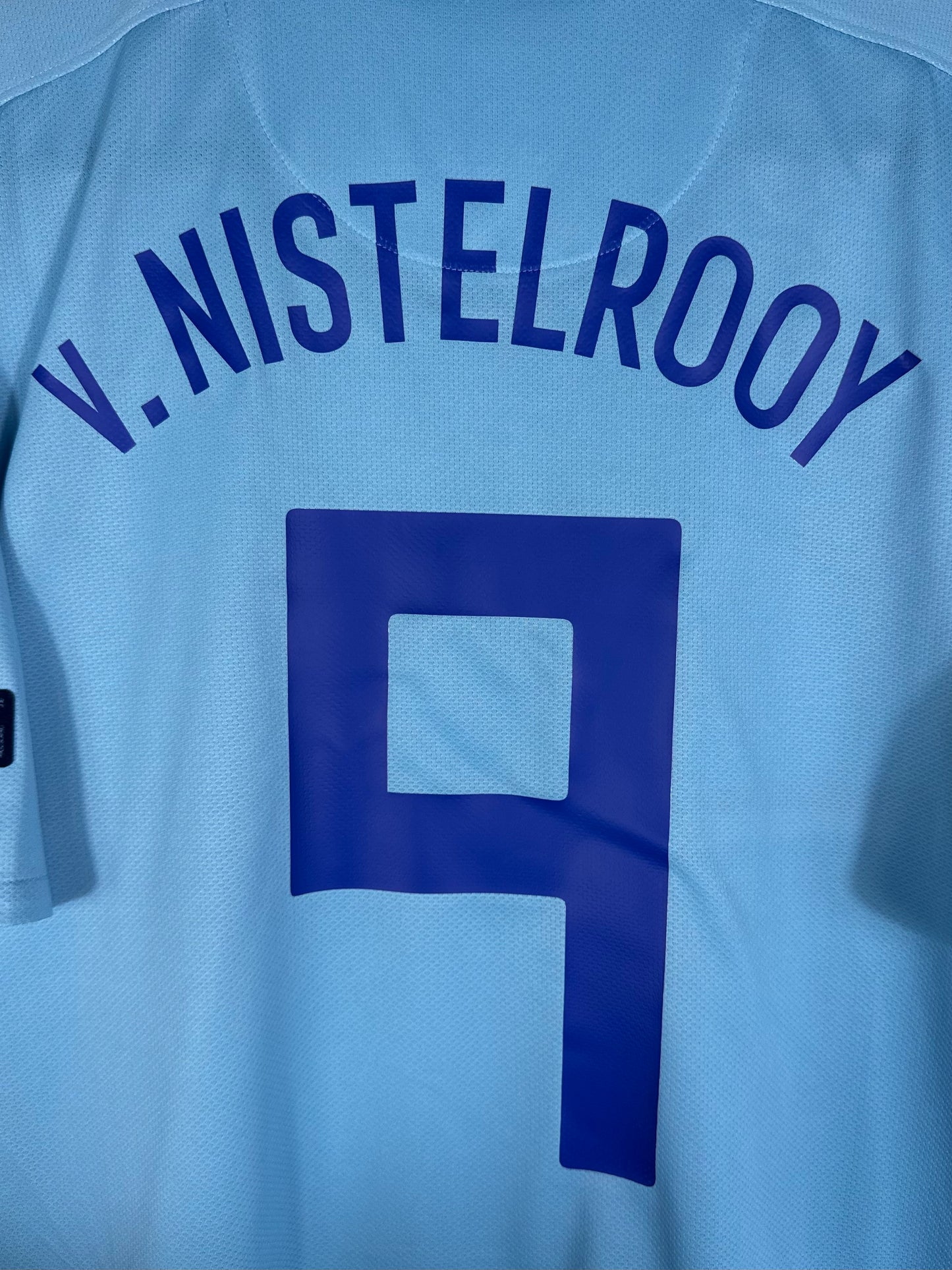 Détail de la typographie du flocage sur le numéro 9 de Ruud van Nistelrooy