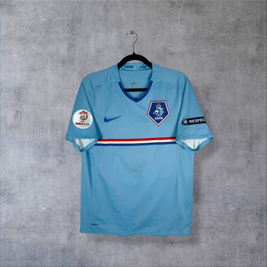 Face du maillot Pays-Bas 2008-2009 extérieur bleu ciel Nike, écusson KNVB, patchs EURO 2008 et RESPECT