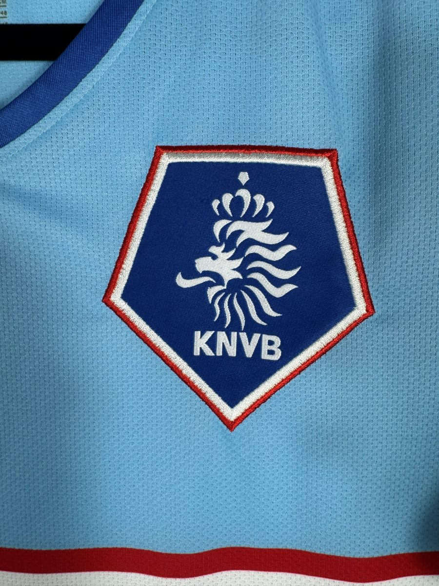 Détail de l'écusson KNVB brodé au lion néerlandais sur le maillot Pays-Bas 2008-2009 extérieur