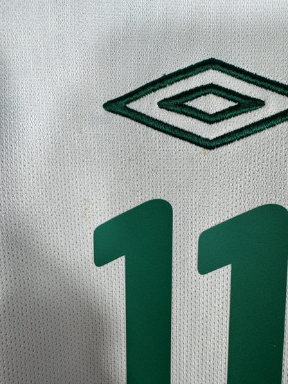 Micro tache signalée sur la partie blanche au-dessus du petit 11 du maillot Pays de Galles 2012