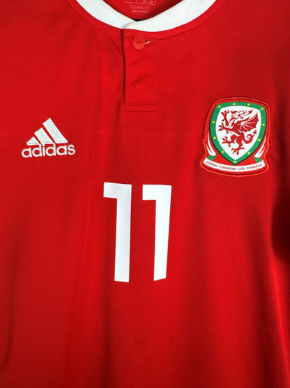 Détail écusson dragon gallois et logo Adidas maillot domicile 2018