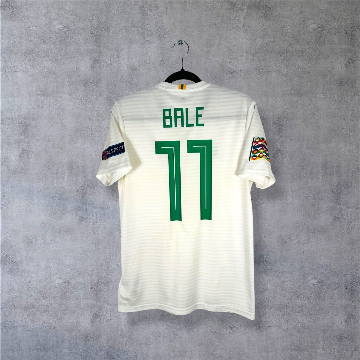 Maillot Pays de Galles 2018 extérieur flocage Bale N°11 vue dos avec patch UEFA Nations League