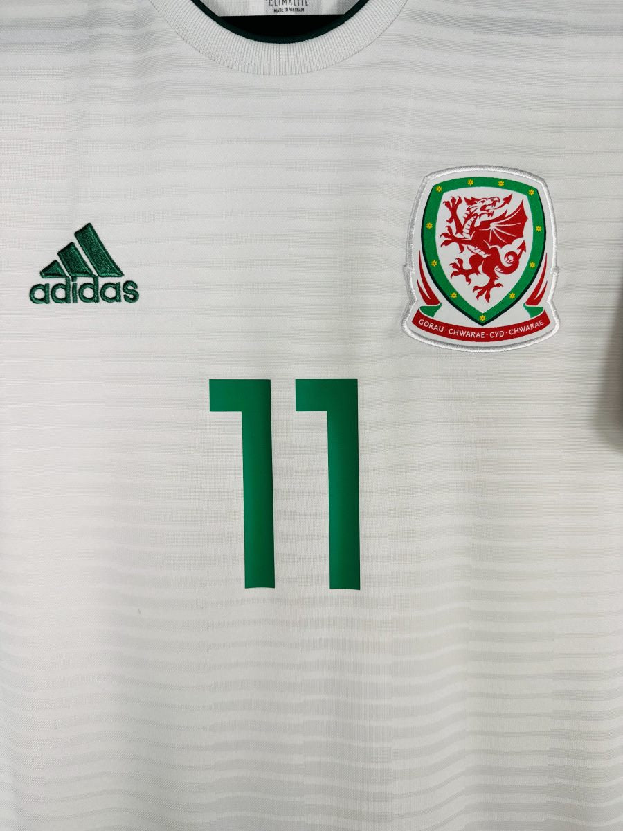 Maillot Pays de Galles 2018 extérieur détail écusson Adidas