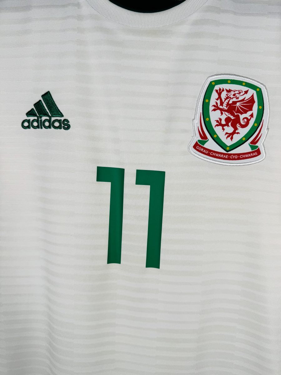 Écusson brodé au dragon rouge de la fédération galloise et logo Adidas, maillot Pays de Galles 2018