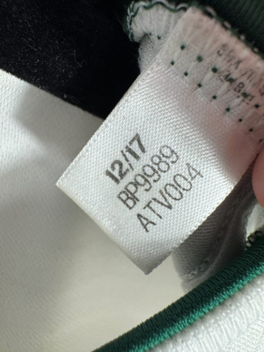 Étiquette intérieure Adidas code BP9989 datée 12/17, maillot Pays de Galles extérieur 2018