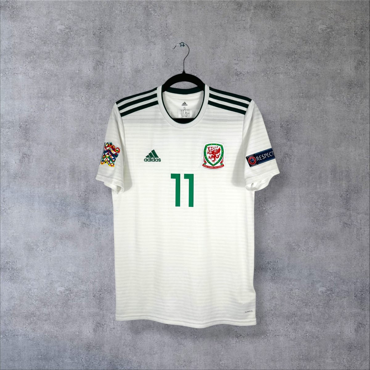 Maillot Pays de Galles 2018 extérieur face écusson Adidas dragon