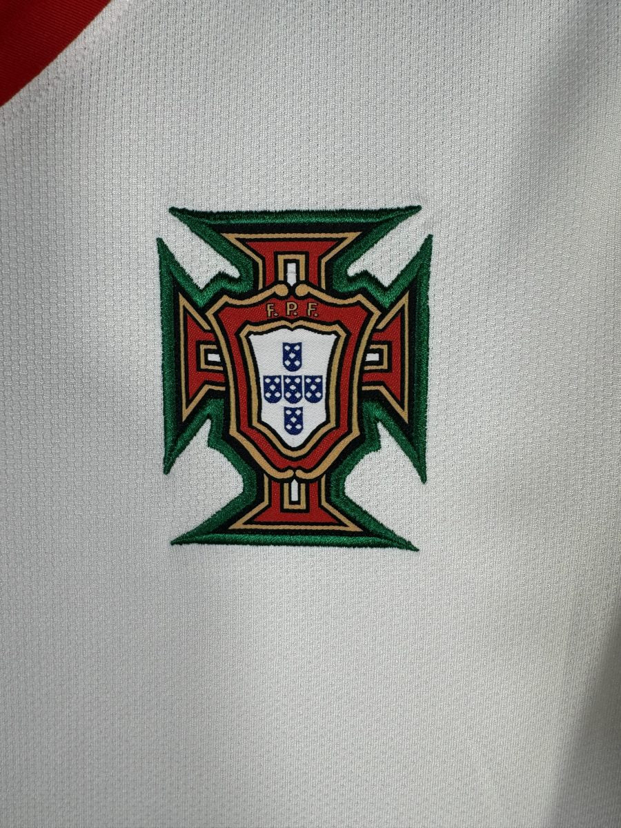 Maillot Portugal 2008-2010 - détail écusson et swoosh