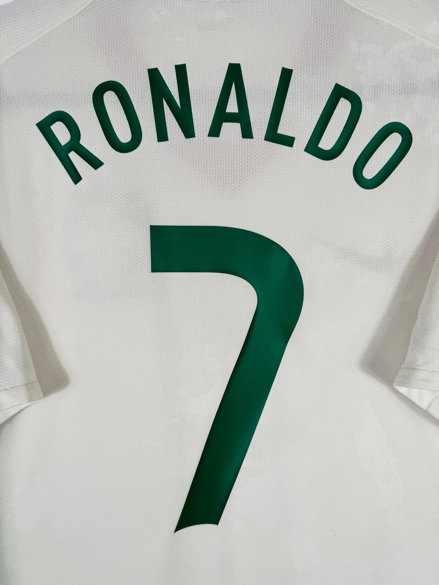 Détail de l'écusson du Portugal et du logo Nike