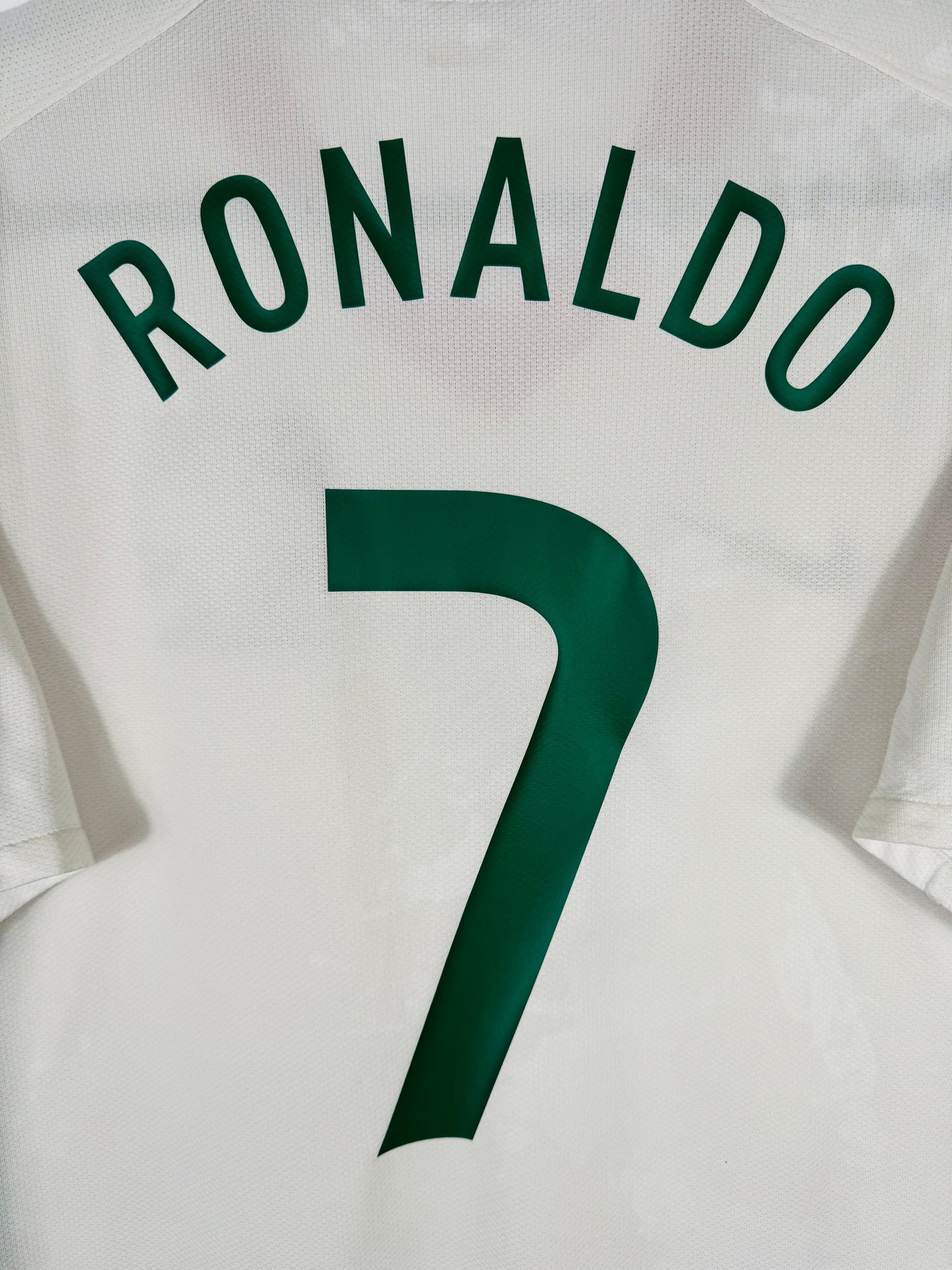 Détail de l'écusson du Portugal et du logo Nike