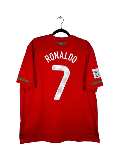 Maillot Portugal Coupe du Monde 2010 Nike - Vue arrière flocage Ronaldo N°7, taille XL, couleur rouge.