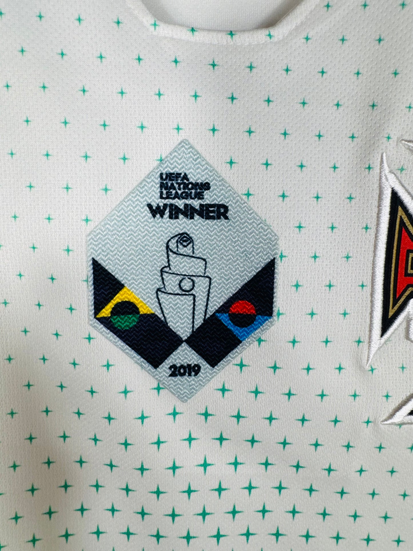 Détail de l'écusson du Portugal et du logo Nike