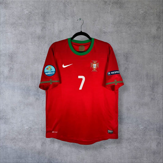 Face du maillot Portugal Euro 2012 Nike, écusson FPF, numéro 7 et patchs EURO 2012 et RESPECT