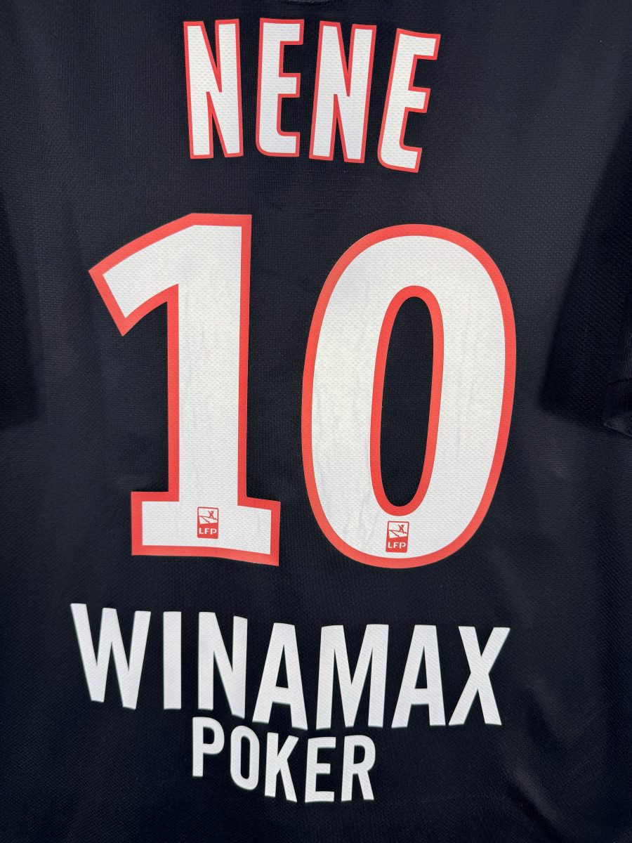 Détail flocage Nene 10 police Ligue 1, maillot PSG domicile 2011-2012