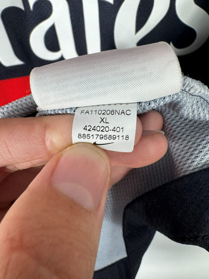 Étiquette intérieure Nike d'origine référence 424020-401 taille XL du maillot PSG 2011-2012