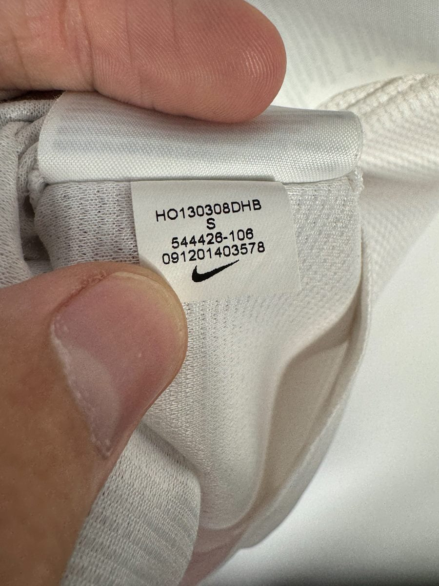 Étiquette Nike HO130308DHB et code d'authenticité 544426-106 du PSG extérieur 2013-2014