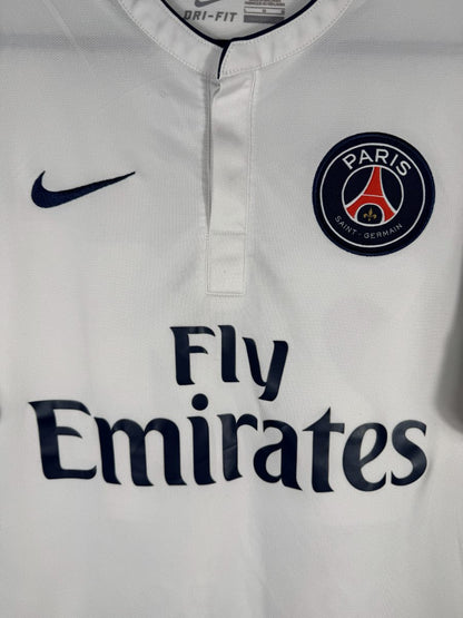 Détail écusson Paris Saint-Germain, swoosh Nike et patte boutonnée du maillot extérieur 2014-2015