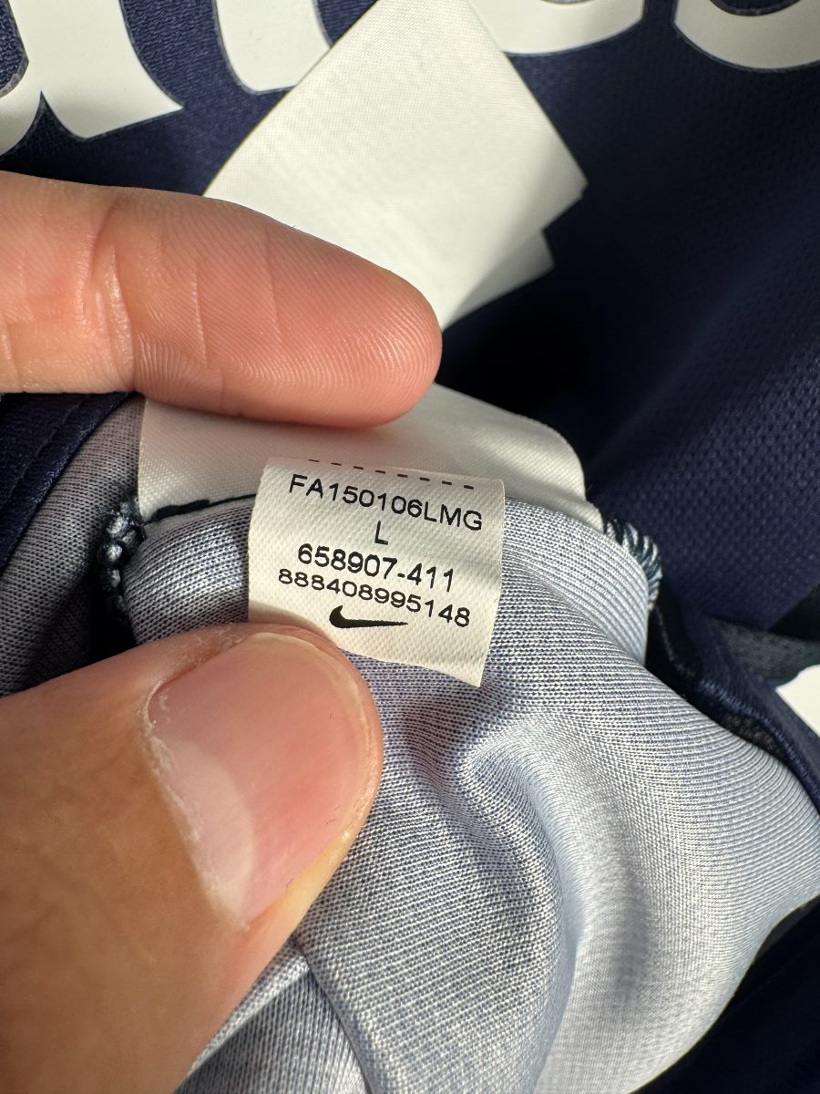 Étiquette Nike d'authenticité du maillot PSG 2015-2016 domicile, référence 658907-411 taille L