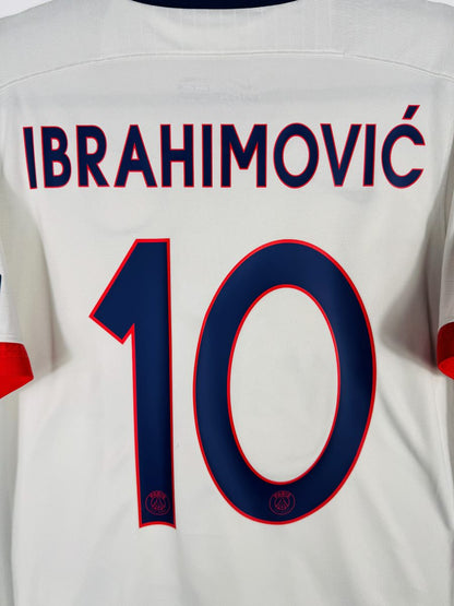 Détail flocage Ibrahimovic N°10 sur maillot PSG extérieur 2015-2016
