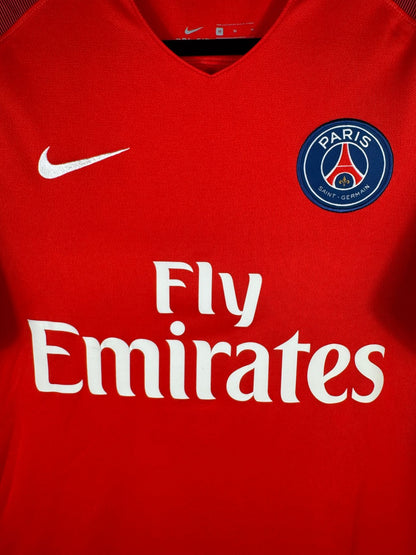 Détail de l'écusson du Paris Saint-Germain et du logo Nike