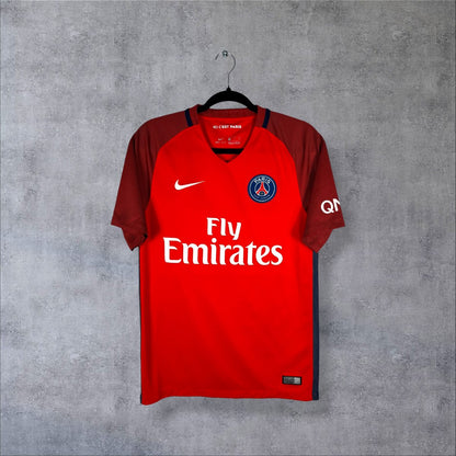 Face du maillot PSG 2016-2017 extérieur rouge Nike avec sponsor Fly Emirates, écusson Paris Saint-Germain et manches raglan texturées