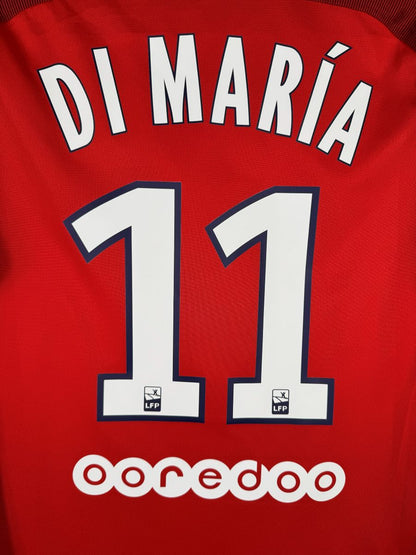 Gros plan du flocage DI MARÍA N°11 du maillot PSG 2016-2017 avec les cartouches LFP officiels au bas des chiffres