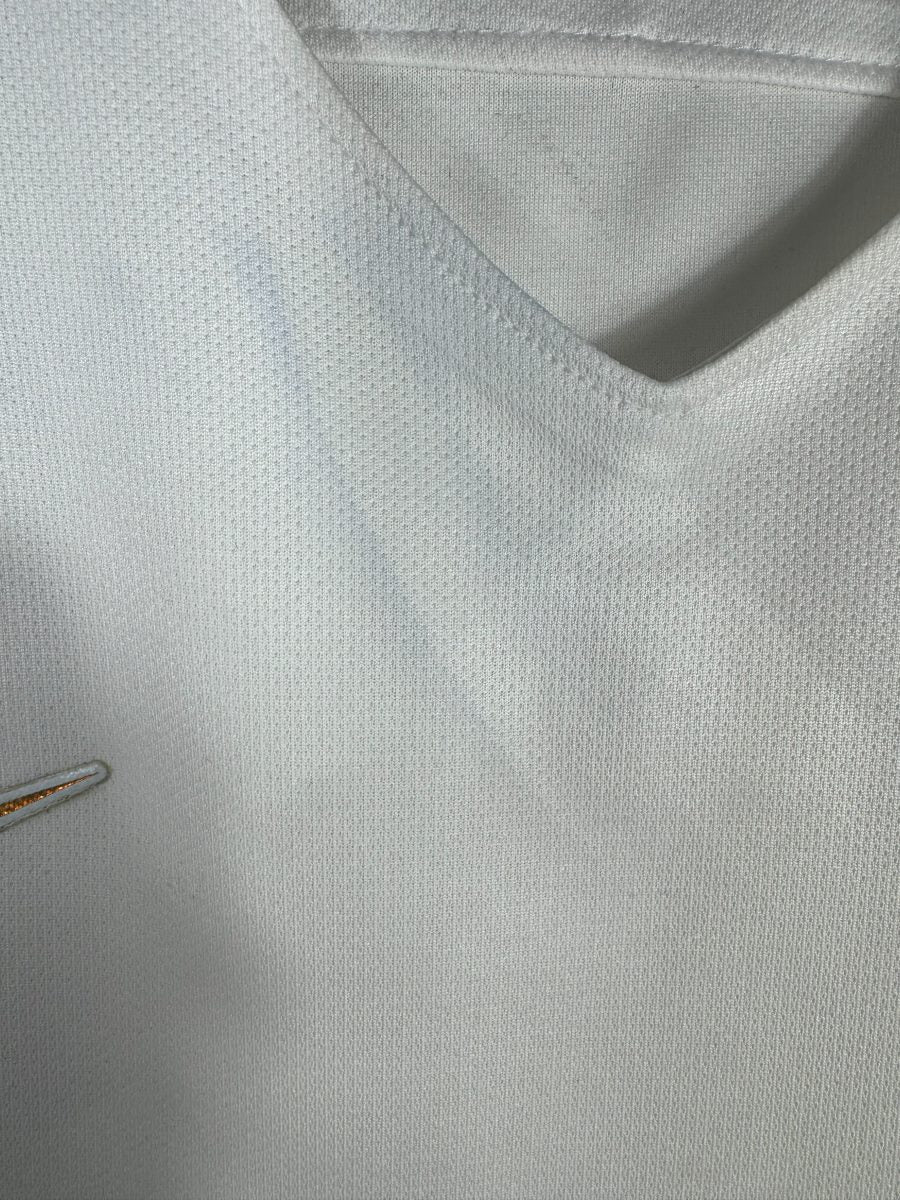Défaut du maillot PSG third 2016 : légère trace sous le col en V sur le devant