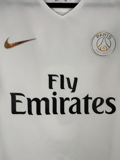 Détail de l'écusson Paris Saint-Germain et du swoosh Nike orange irisé sur le maillot third 2016-2017