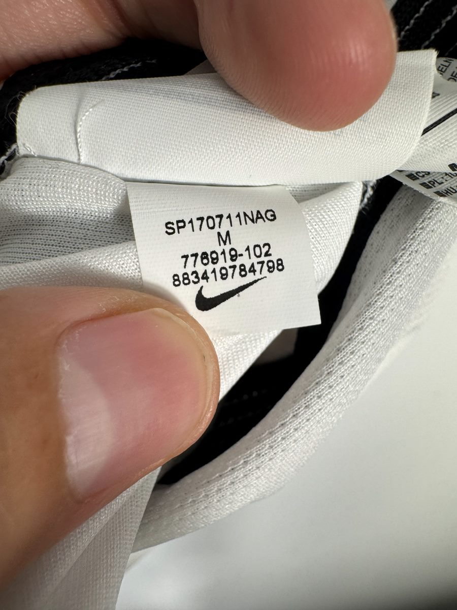 Étiquette Nike d'authenticité du maillot PSG 2016-2017 third, référence 776919-102 taille M