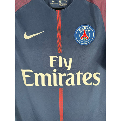 Détail de l'écusson du Paris Saint-Germain et du logo Nike