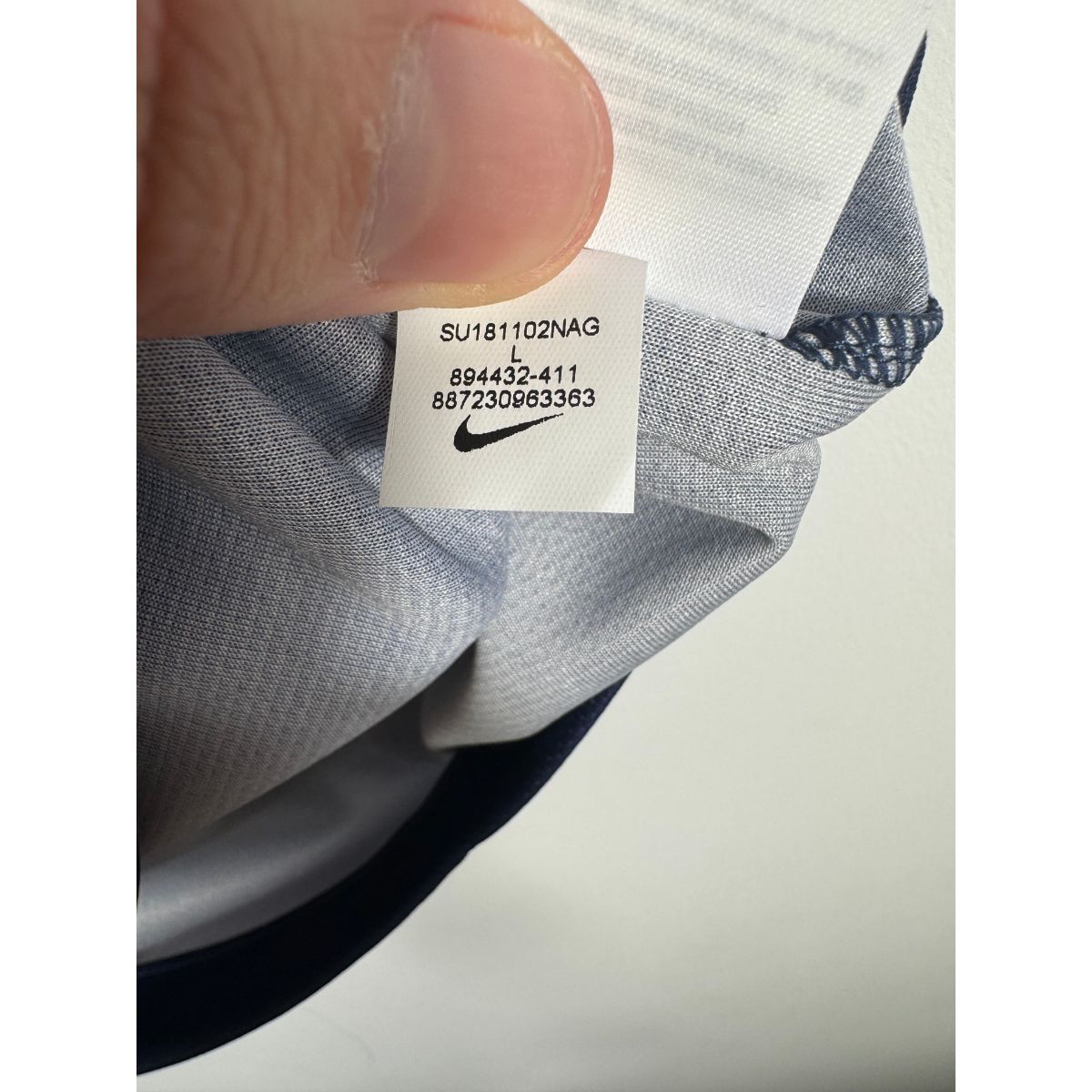 Étiquette d'authenticité avec code Nike 894432-411 prouvant l'originalité du maillot