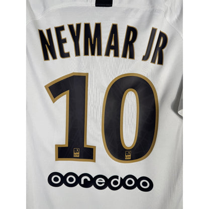 Détail de la typographie du flocage sur le numéro 10 de Neymar Jr