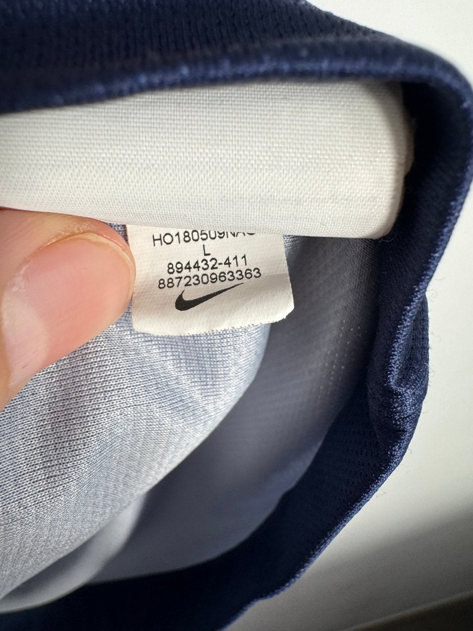Étiquette d'authenticité avec code Nike 894432-411 prouvant l'originalité du maillot