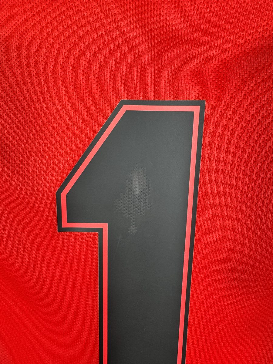 Micro usure sur le numéro 1 du dos, maillot gardien PSG 2018-2019 Buffon