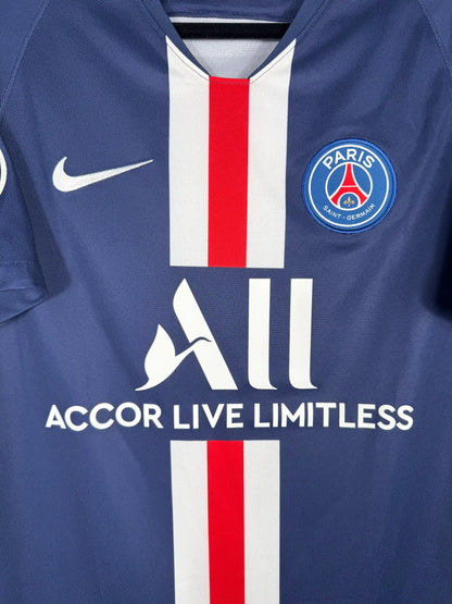 Détail sponsor ALL Accor Live Limitless et écusson Paris Saint-Germain sur maillot domicile 2019-2020 saison du triplé national