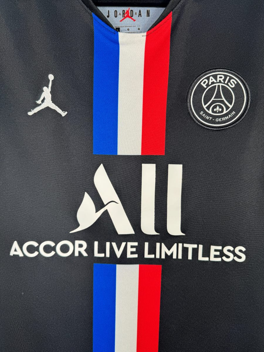 Logo Jumpman Jordan et écusson Paris Saint-Germain ton sur ton sur le maillot fourth 2019-2020