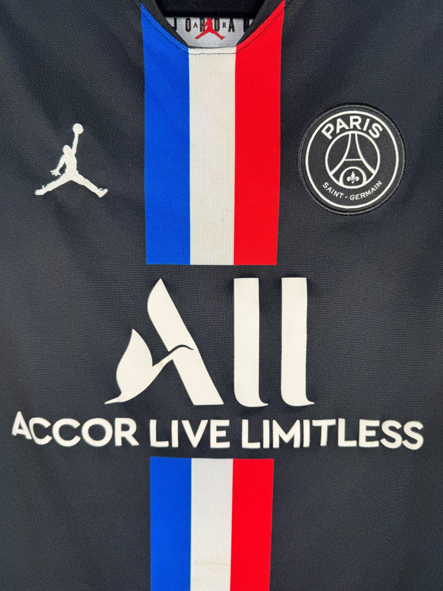 Écusson PSG ton sur ton et Jumpman blanc sur le maillot fourth 2019-2020
