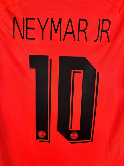 Détail du flocage noir Neymar Jr 10 avec mini-logos PSG, maillot Jordan 2019-2020
