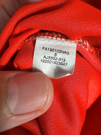 Étiquette code AJ5552-613 taille S, maillot PSG Jordan 2019-2020