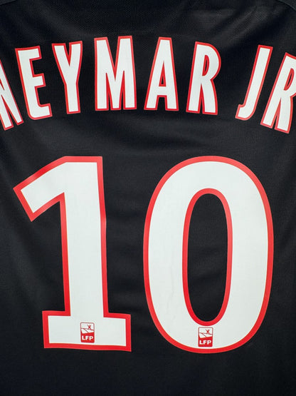Gros plan du flocage NEYMAR JR N°10 avec les patchs LFP