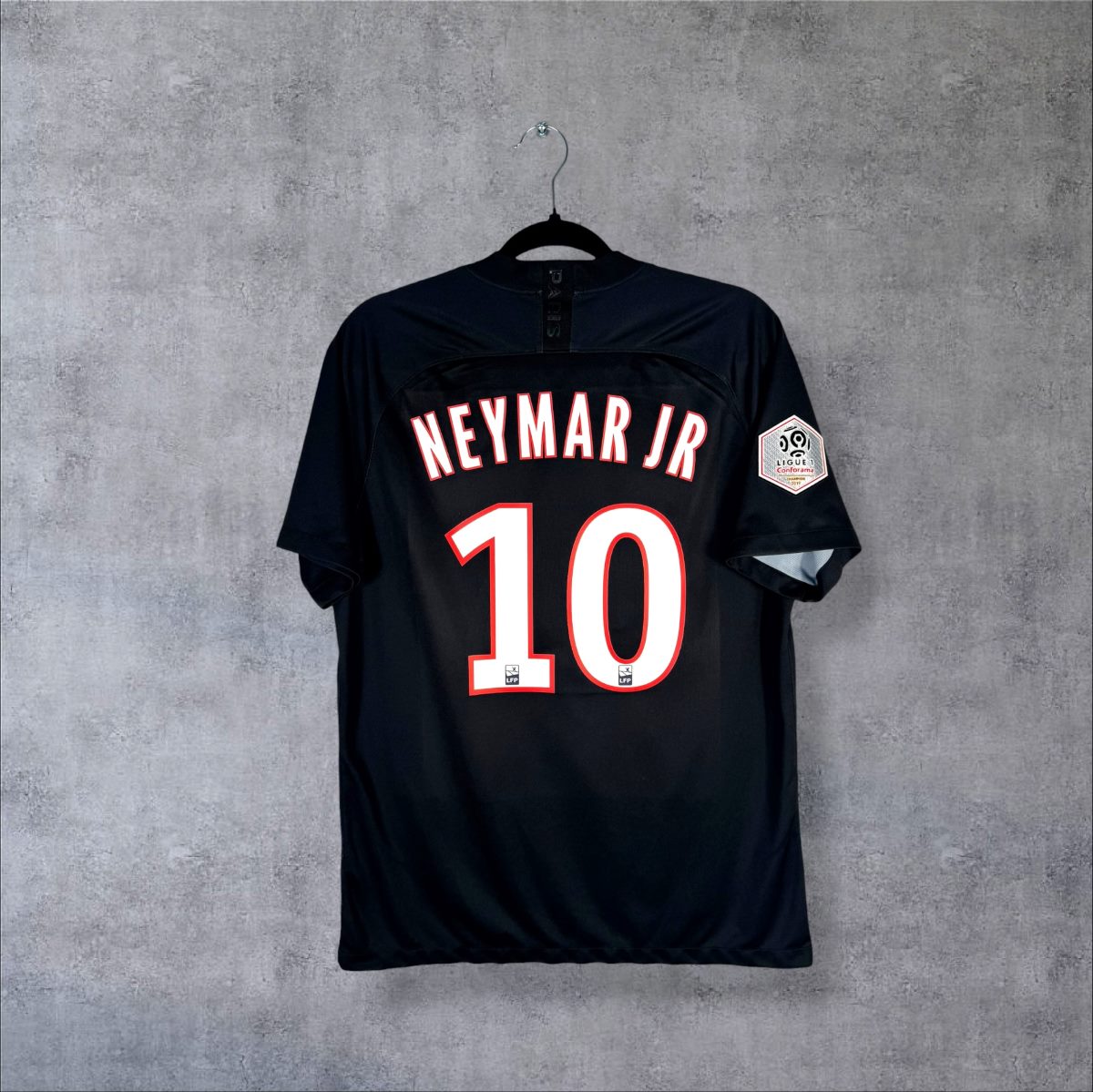 Dos du maillot PSG 2019-2020 fourth Jordan noir avec flocage Neymar Jr N°10 et patch champion de Ligue 1