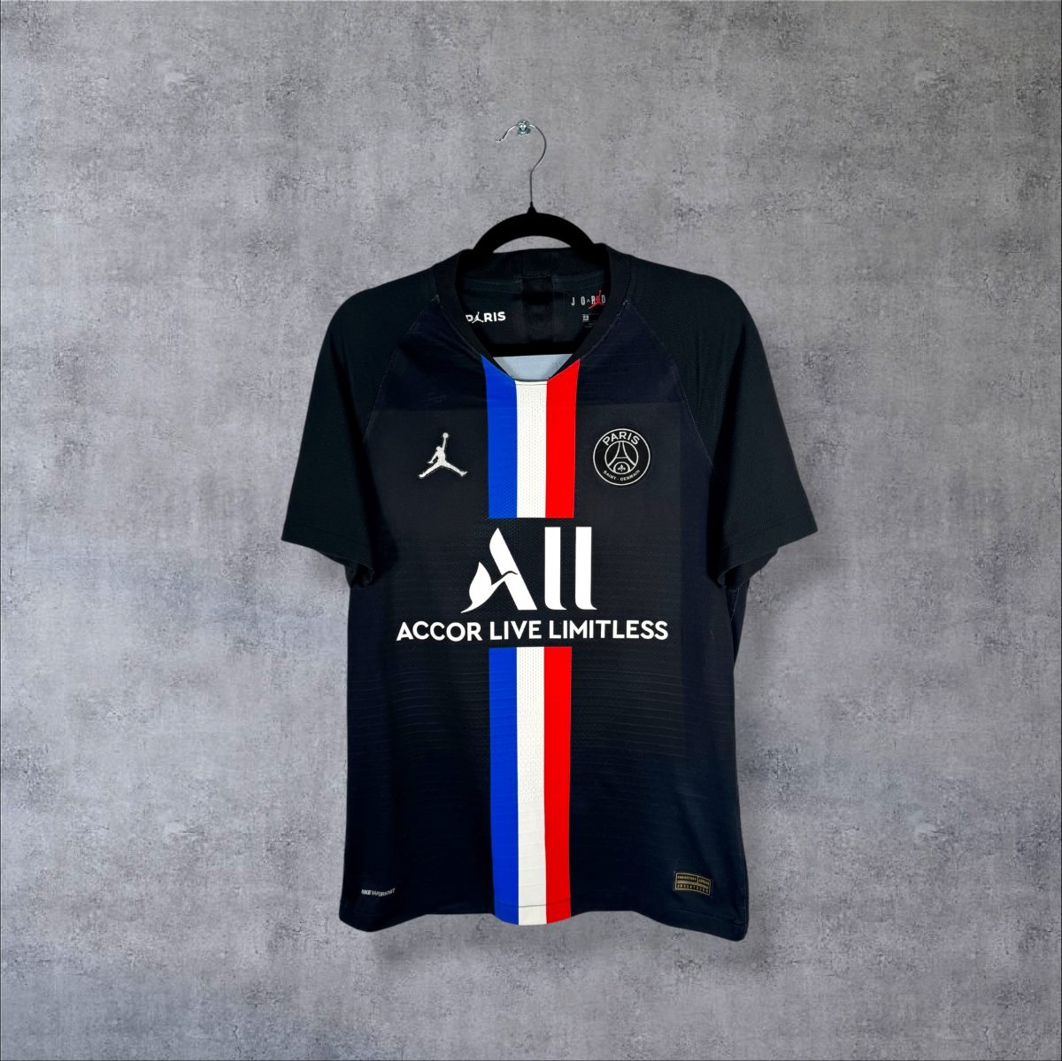 Face du maillot PSG 2019-2020 fourth Jordan Vaporknit, bande tricolore et sponsor ALL Accor Live Limitless