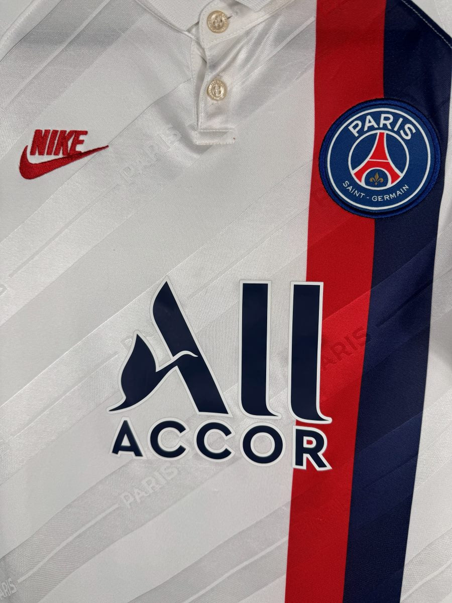 Écusson PSG, logo Nike rétro brodé et sponsor ALL Accor, maillot third 2019-2020
