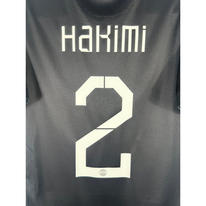 Détail de la typographie du flocage sur le numéro 2 d'Achraf Hakimi
